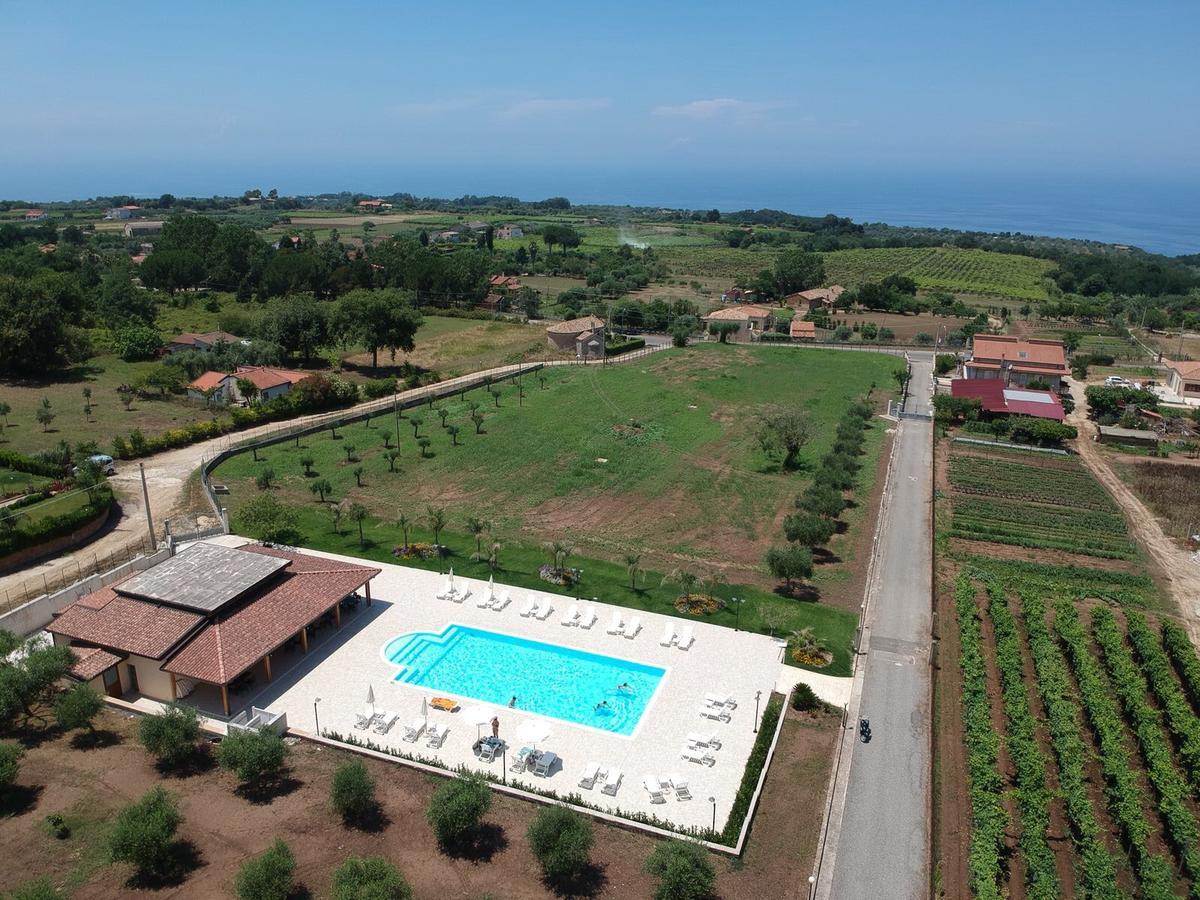 Borgo San Cosmo Tropea Bed and Breakfast Brattiro Exteriör bild