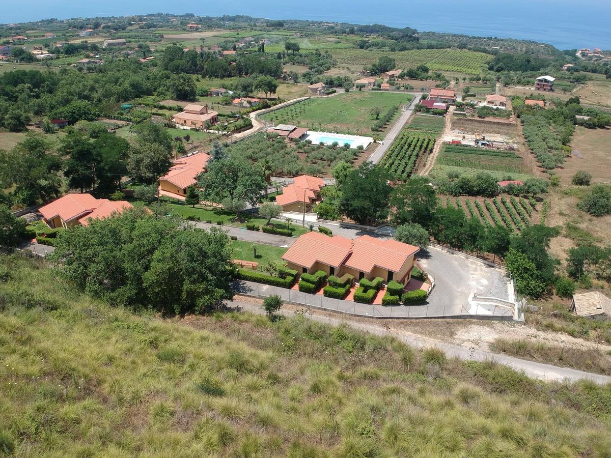 Borgo San Cosmo Tropea Bed and Breakfast Brattiro Exteriör bild